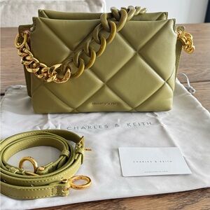 🔻SOLD🔺Charles & Keith Danika Chunky Chain Bag 🫒🍸